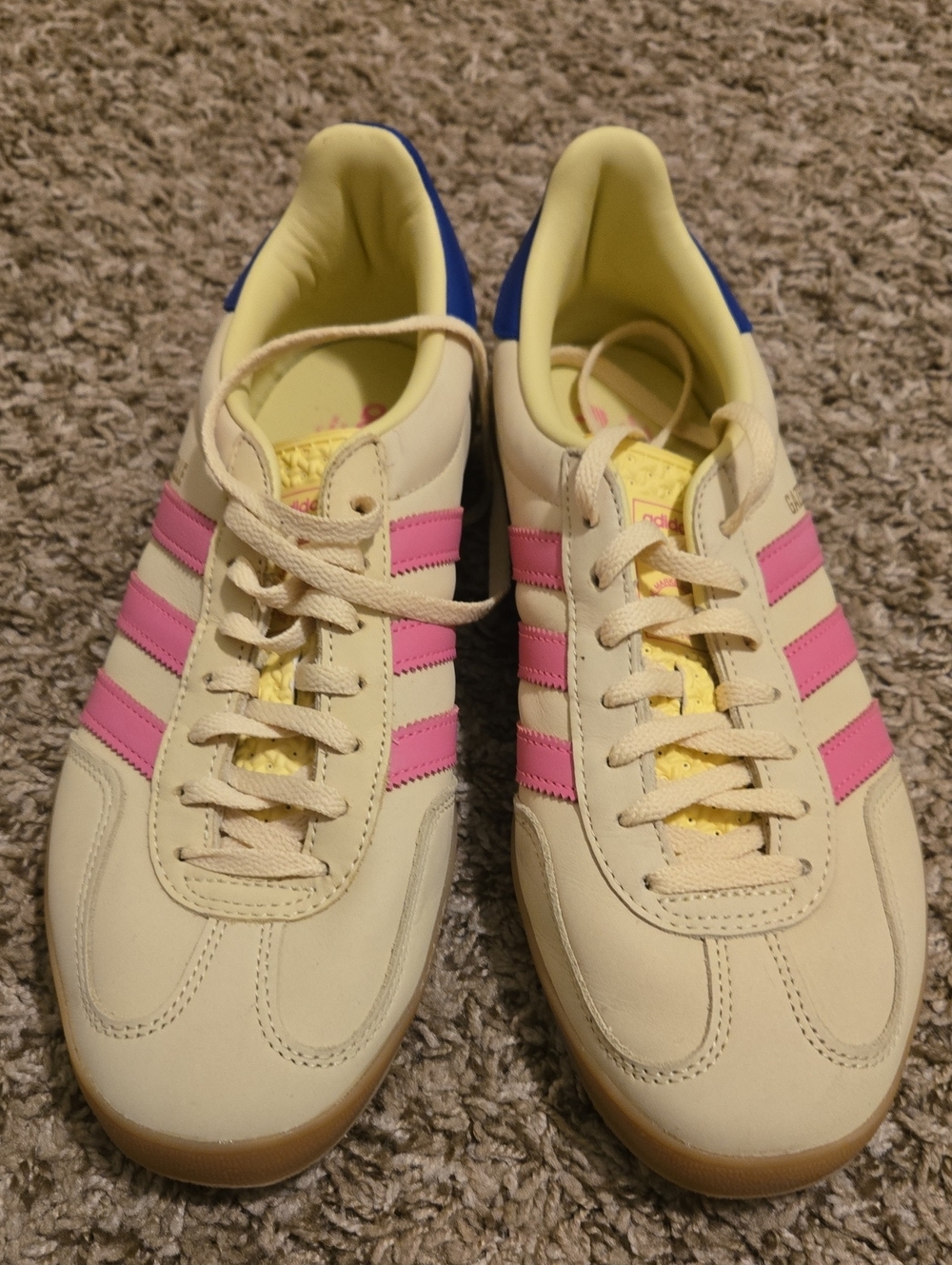 adidas Women’s Cream Sneakers with Pink Three-Stripes